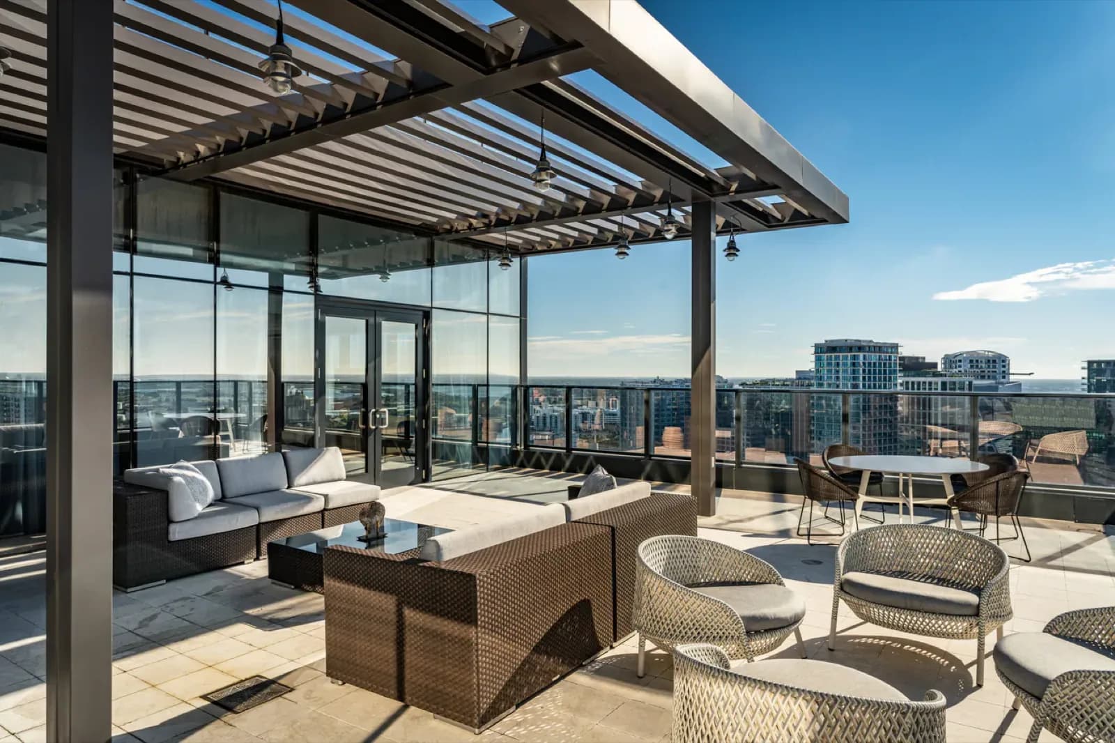 JW Marriott Tampa – Dachterrasse mit Lounge über Tampa