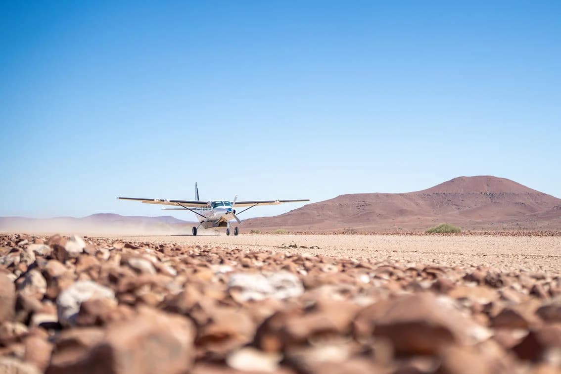 Cessna 208 auf dem Airstrip im Damaraland