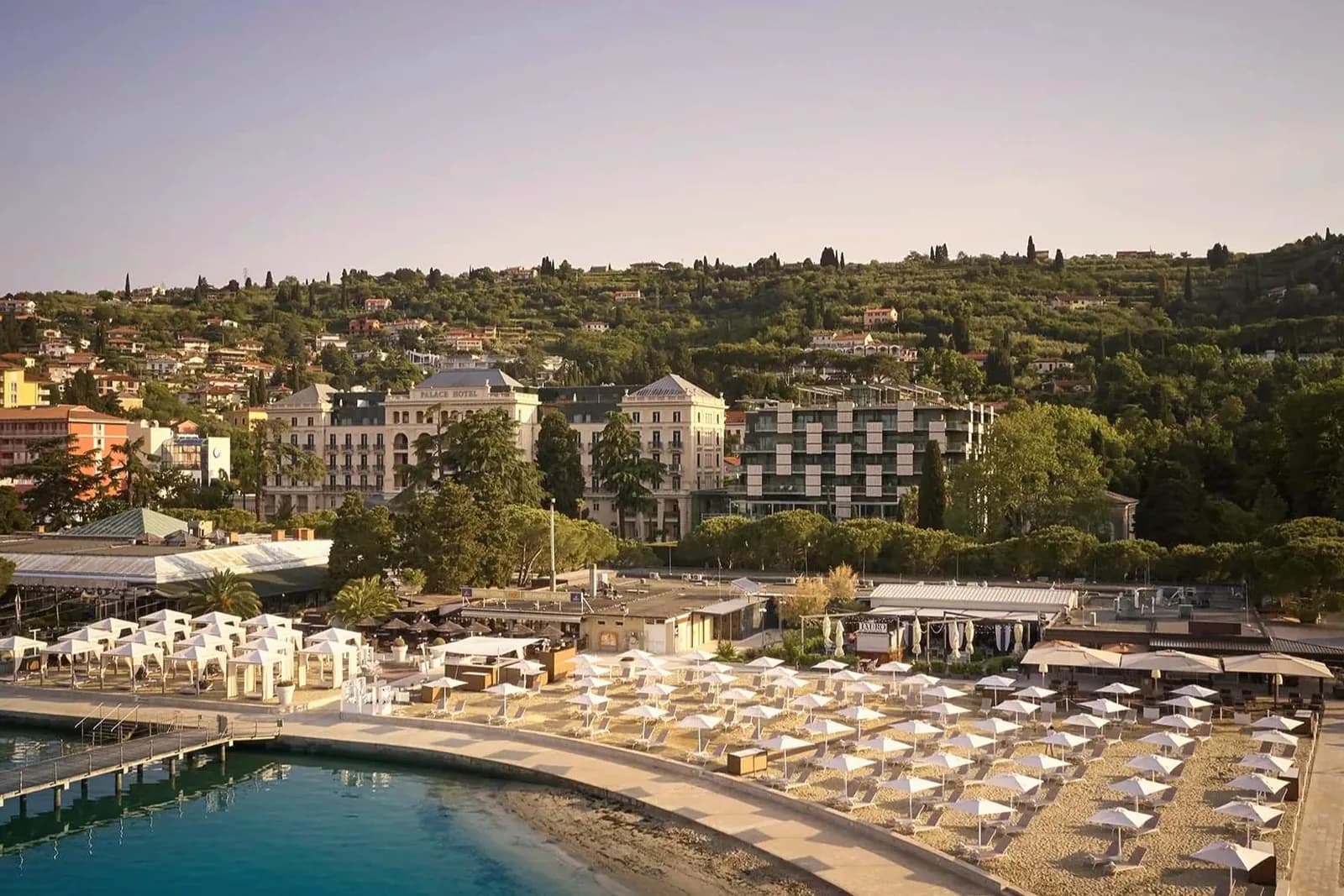 Hotel Palace Portorož – Strand und Bucht vor dem Haus