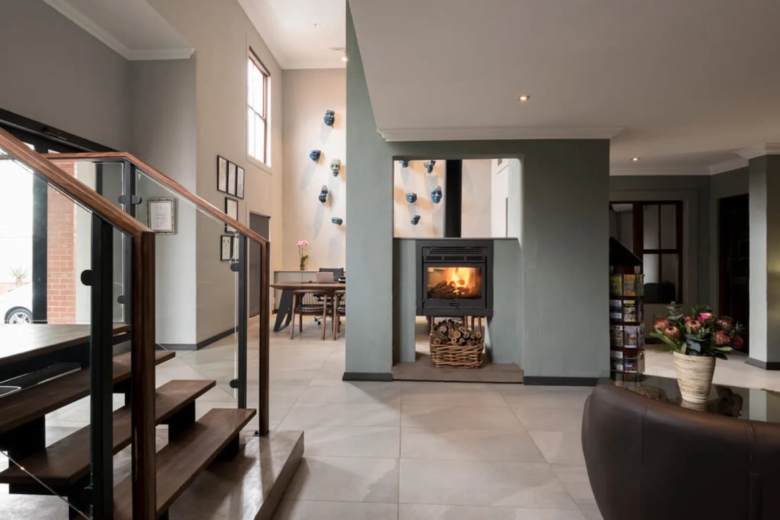 Menlyn Boutique Hotel – Lobby mit offenem Kamin