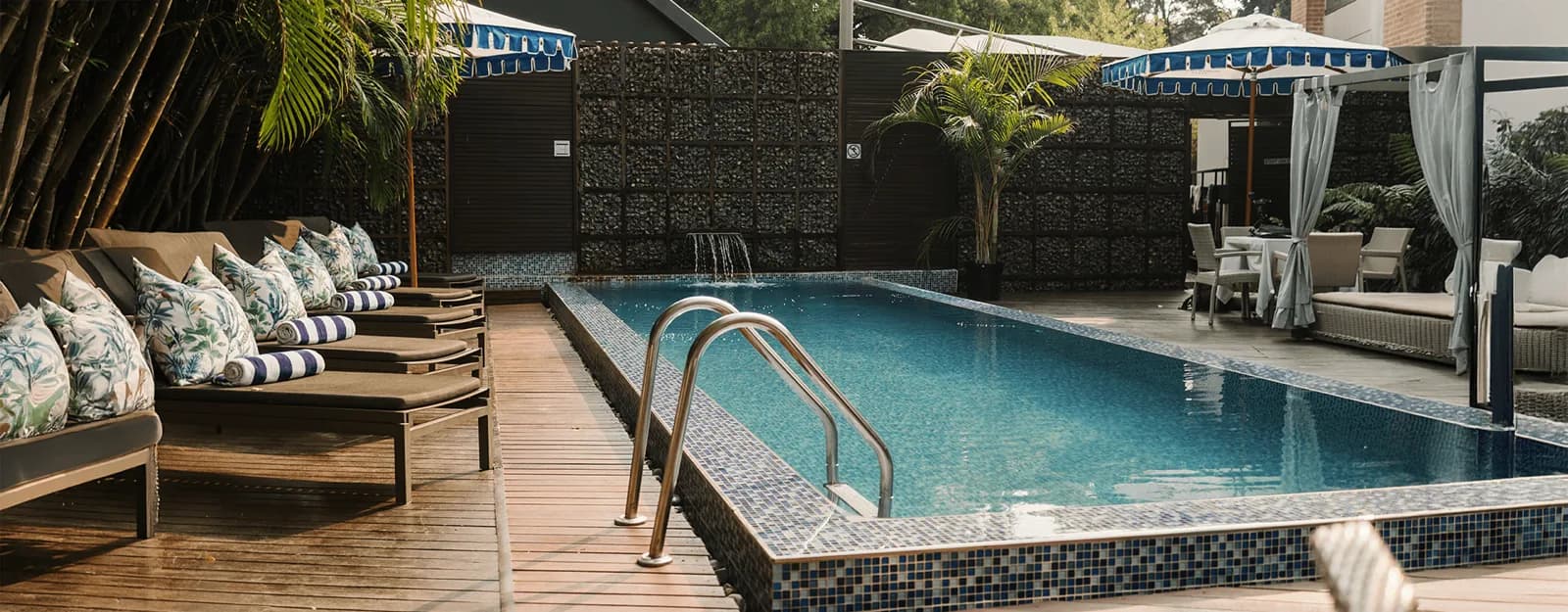 Pool und Cabanas des Menlyn Boutique Hotel in Pretoria