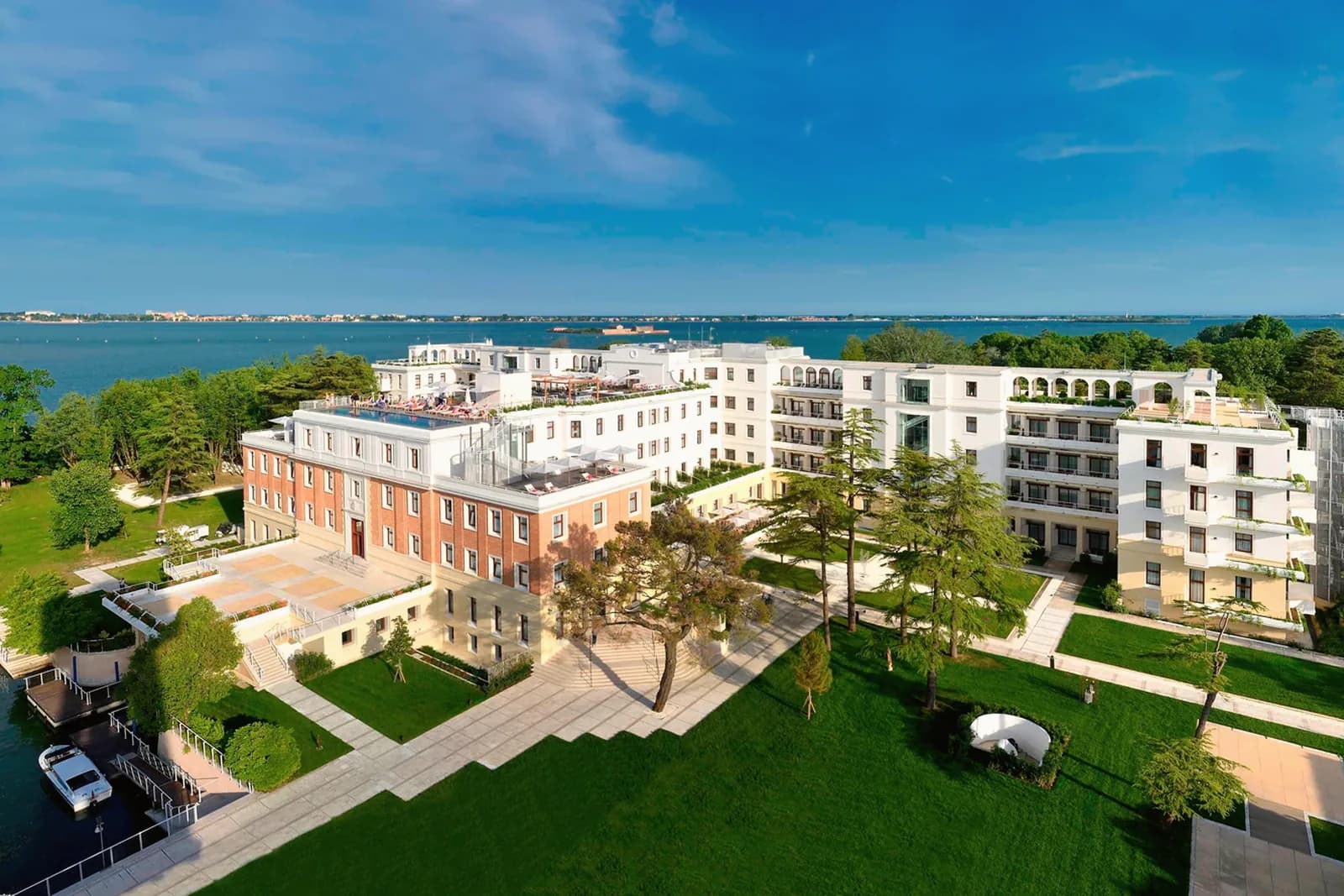 Das JW Marriott Venice Resort & Spa auf der Isola delle Rose aus der Luft