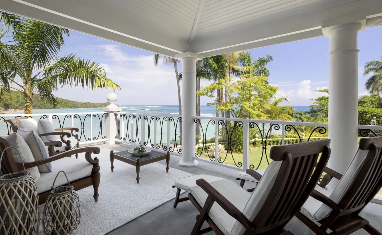 Balkon der Master Suite mit Blick aufs Meer