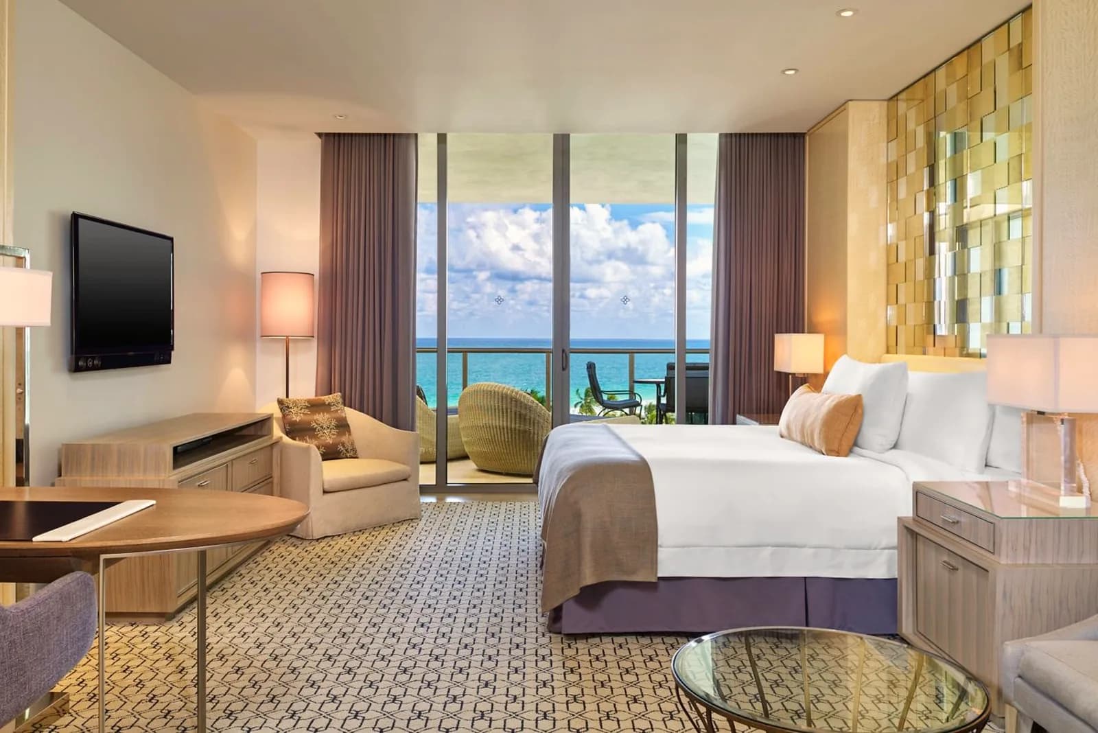 St. Regis Bal Harbour – Deluxe Ocean View Room mit Blick auf den Atlantik